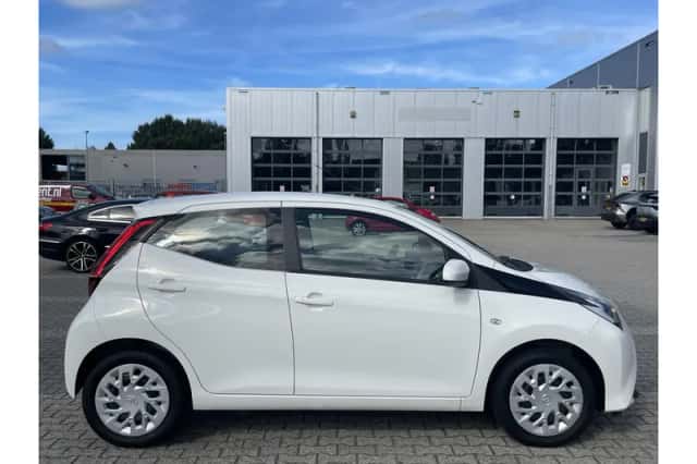 Toyota Aygo (2020) thumbnail 4