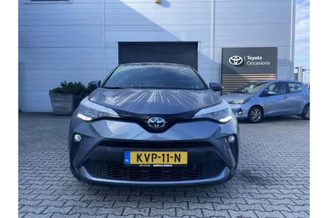 Toyota C-HR (2022) thumbnail 3