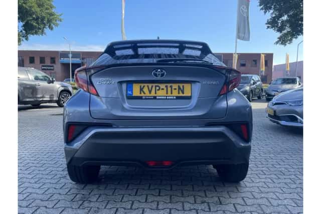 Toyota C-HR (2022) thumbnail 5