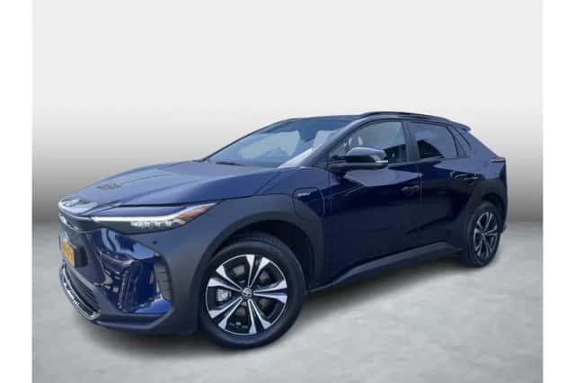 Toyota bZ4X (2025) thumbnail 1