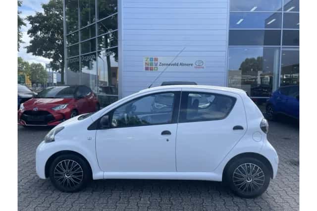 Toyota Aygo (2013) thumbnail 2