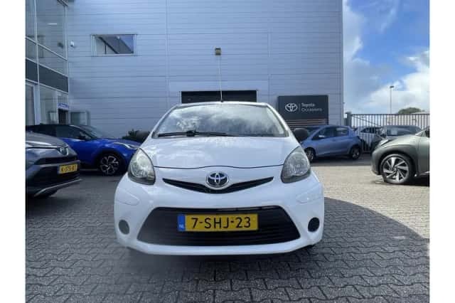 Toyota Aygo (2013) thumbnail 3