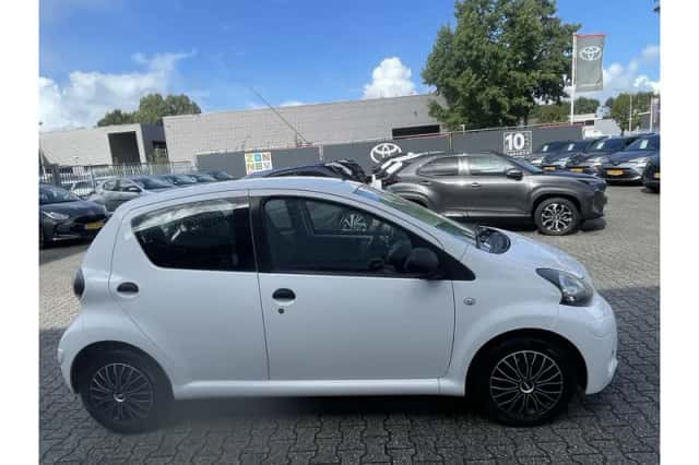 Toyota Aygo (2013) thumbnail 4