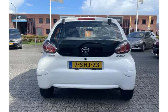 Toyota Aygo (2013) thumbnail 5