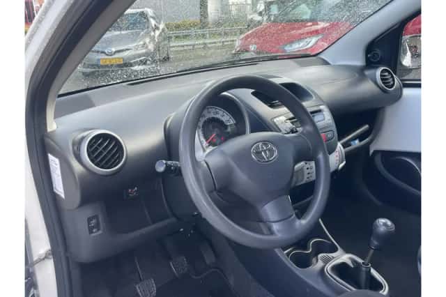 Toyota Aygo (2013) thumbnail 6