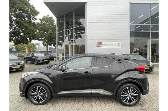 Toyota C-HR (2016) thumbnail 4