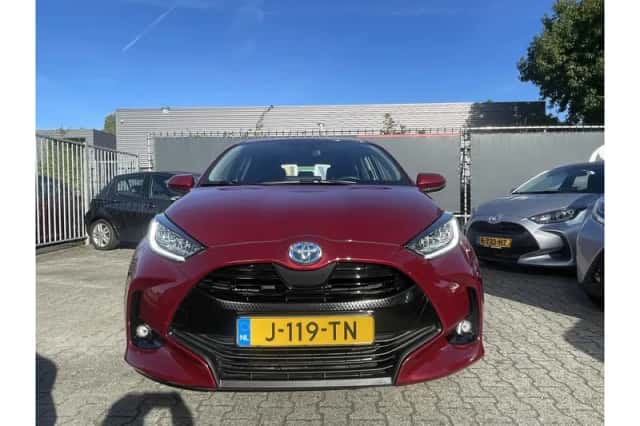 Toyota Yaris (2020) thumbnail 3