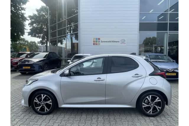Toyota Yaris (2025) thumbnail 2