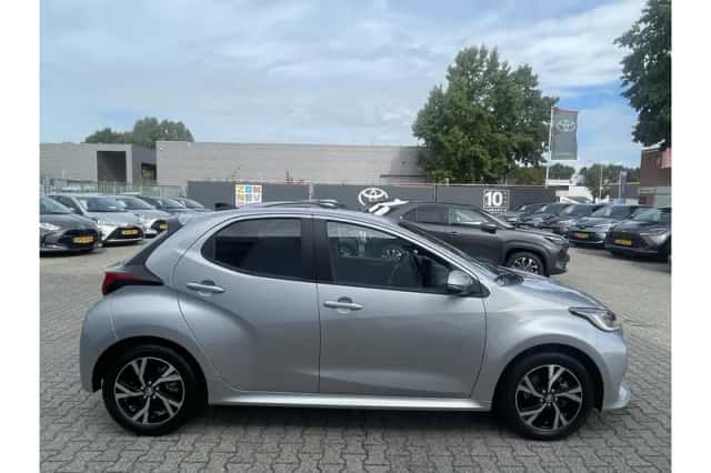 Toyota Yaris (2025) thumbnail 4