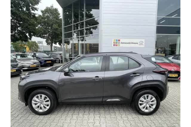 Toyota Yaris Cross (2023) thumbnail 2