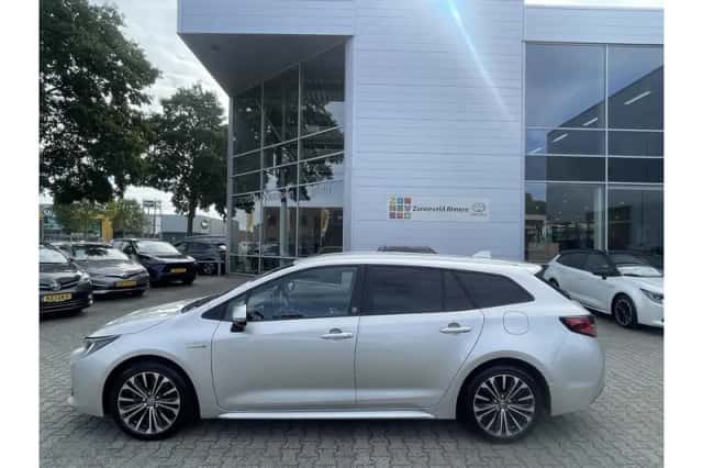 Toyota Corolla (2021) thumbnail 2