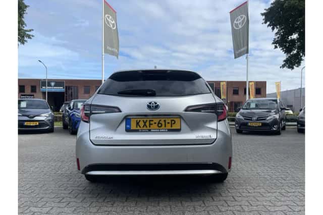 Toyota Corolla (2021) thumbnail 5