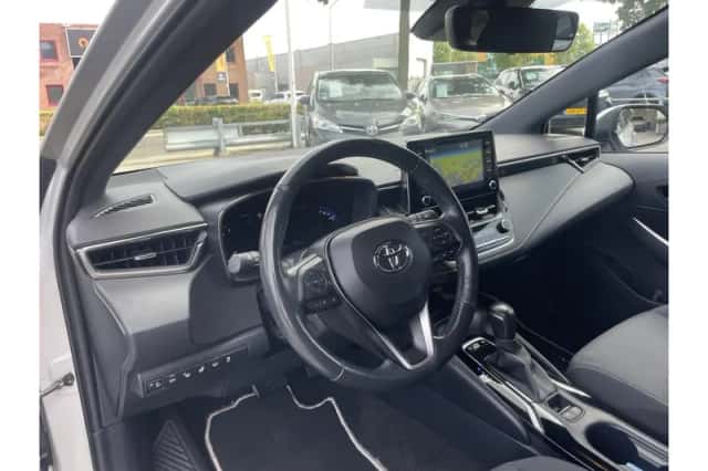 Toyota Corolla (2021) thumbnail 6