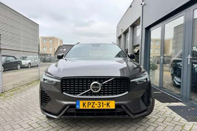 Volvo XC60 (2023) thumbnail 2