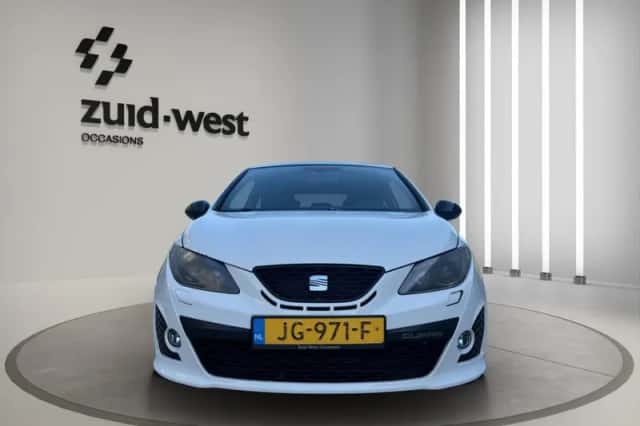SEAT Ibiza (2011) thumbnail 2