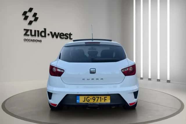 SEAT Ibiza (2011) thumbnail 3