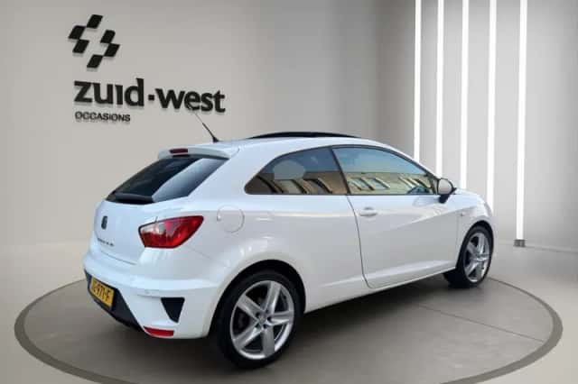 SEAT Ibiza (2011) thumbnail 4