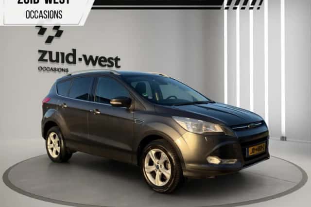 Ford Kuga (2016) thumbnail 1