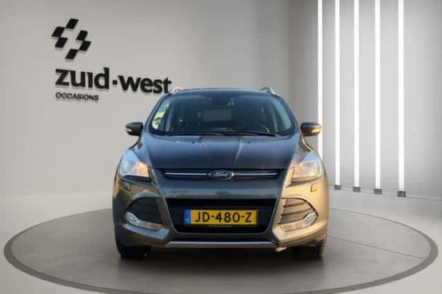 Ford Kuga (2016) thumbnail 2