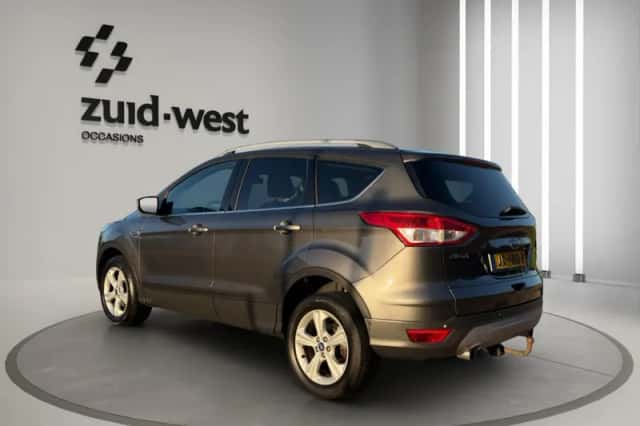 Ford Kuga (2016) thumbnail 5