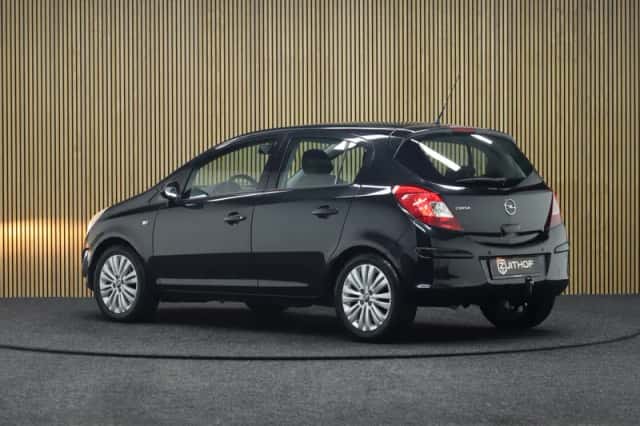 Opel Corsa (2013) thumbnail 3