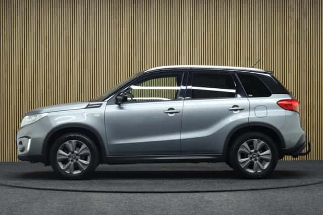 Suzuki Vitara (2016) thumbnail 2