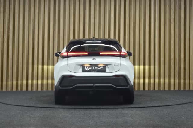 Toyota C-HR (2024) thumbnail 4