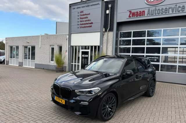 BMW X5 (2021) thumbnail 1