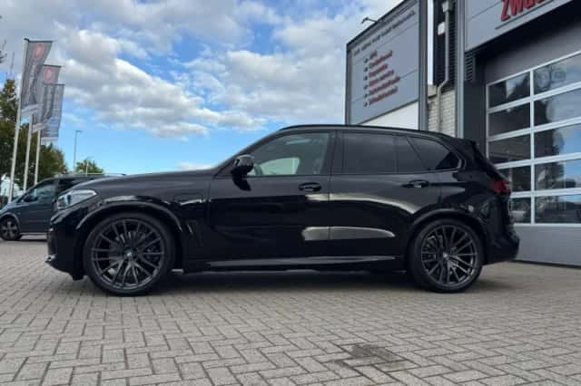 BMW X5 (2021) thumbnail 2