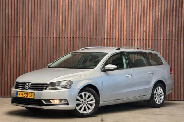 Volkswagen Passat (2013) thumbnail 1