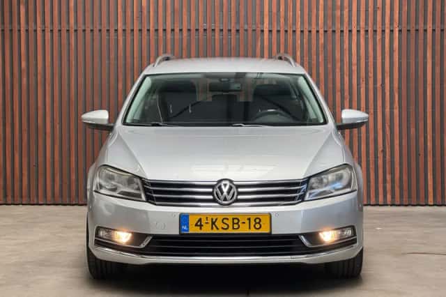 Volkswagen Passat (2013) thumbnail 2