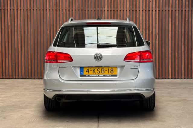 Volkswagen Passat (2013) thumbnail 6