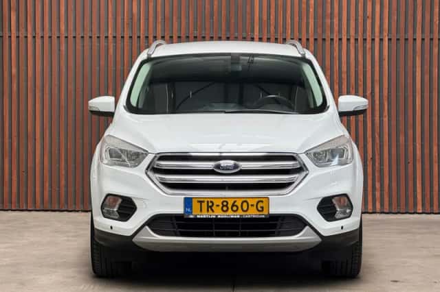 Ford Kuga (2018) thumbnail 2