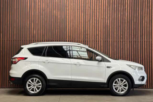 Ford Kuga (2018) thumbnail 4