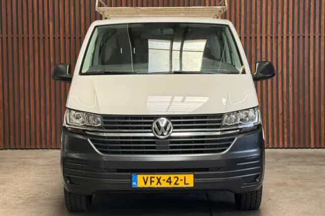 Volkswagen Transporter (2020) thumbnail 2