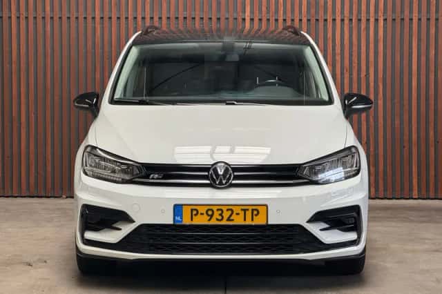 Volkswagen Touran (2021) thumbnail 2