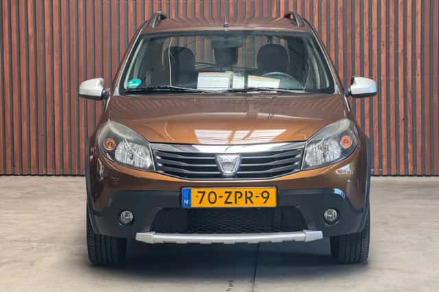 Dacia Sandero (2013) thumbnail 2