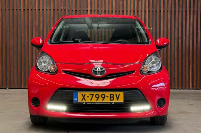 Toyota Aygo (2012) thumbnail 2