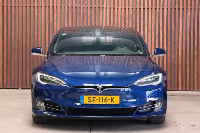 Tesla Model S (2018) thumbnail 2