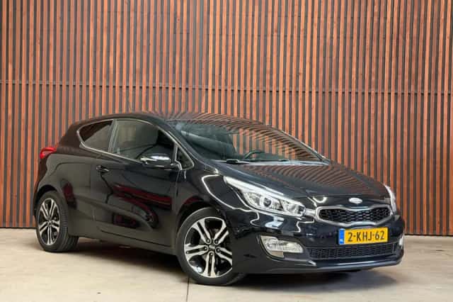 Kia ProCeed (2013) thumbnail 3