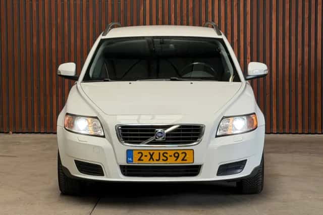 Volvo V50 (2010) thumbnail 2