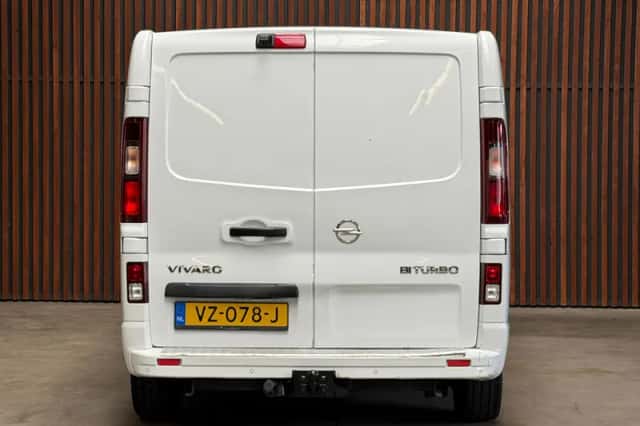 Opel Vivaro (2016) thumbnail 6