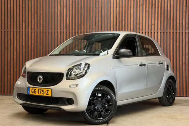 Smart ForFour (2015) thumbnail 1