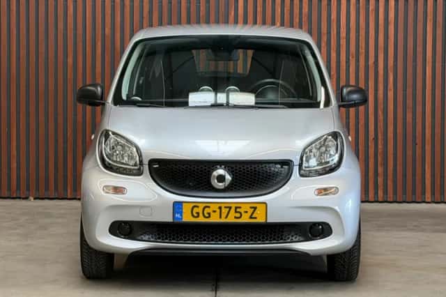 Smart ForFour (2015) thumbnail 2