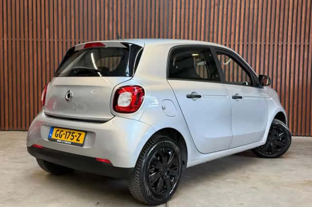 Smart ForFour (2015) thumbnail 5