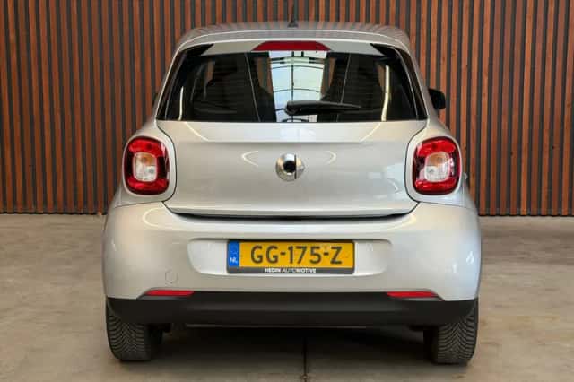 Smart ForFour (2015) thumbnail 6