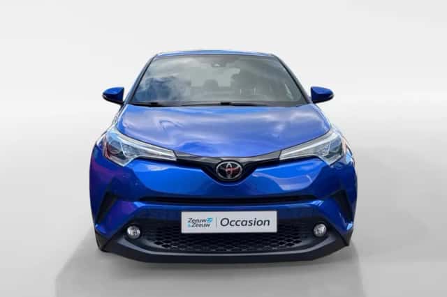 Toyota C-HR (2017) thumbnail 2