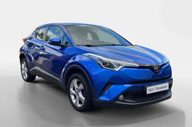 Toyota C-HR (2017) thumbnail 3