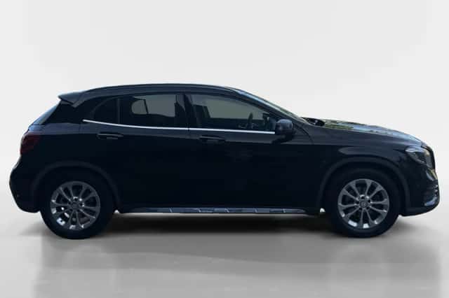 Mercedes-Benz GLA (2018) thumbnail 5