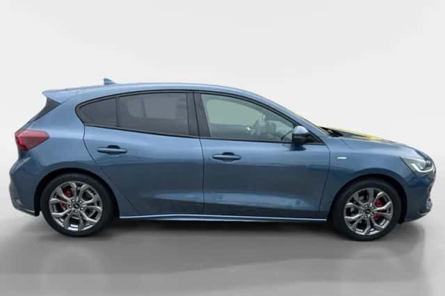 Ford Focus (2022) thumbnail 4